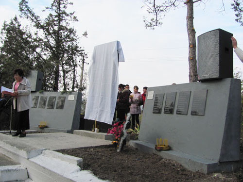 Митинг, посвященный открытию монумента  погибшим курсантам морского училища – защитникам г. Бахчисарая и г. Севастополя
